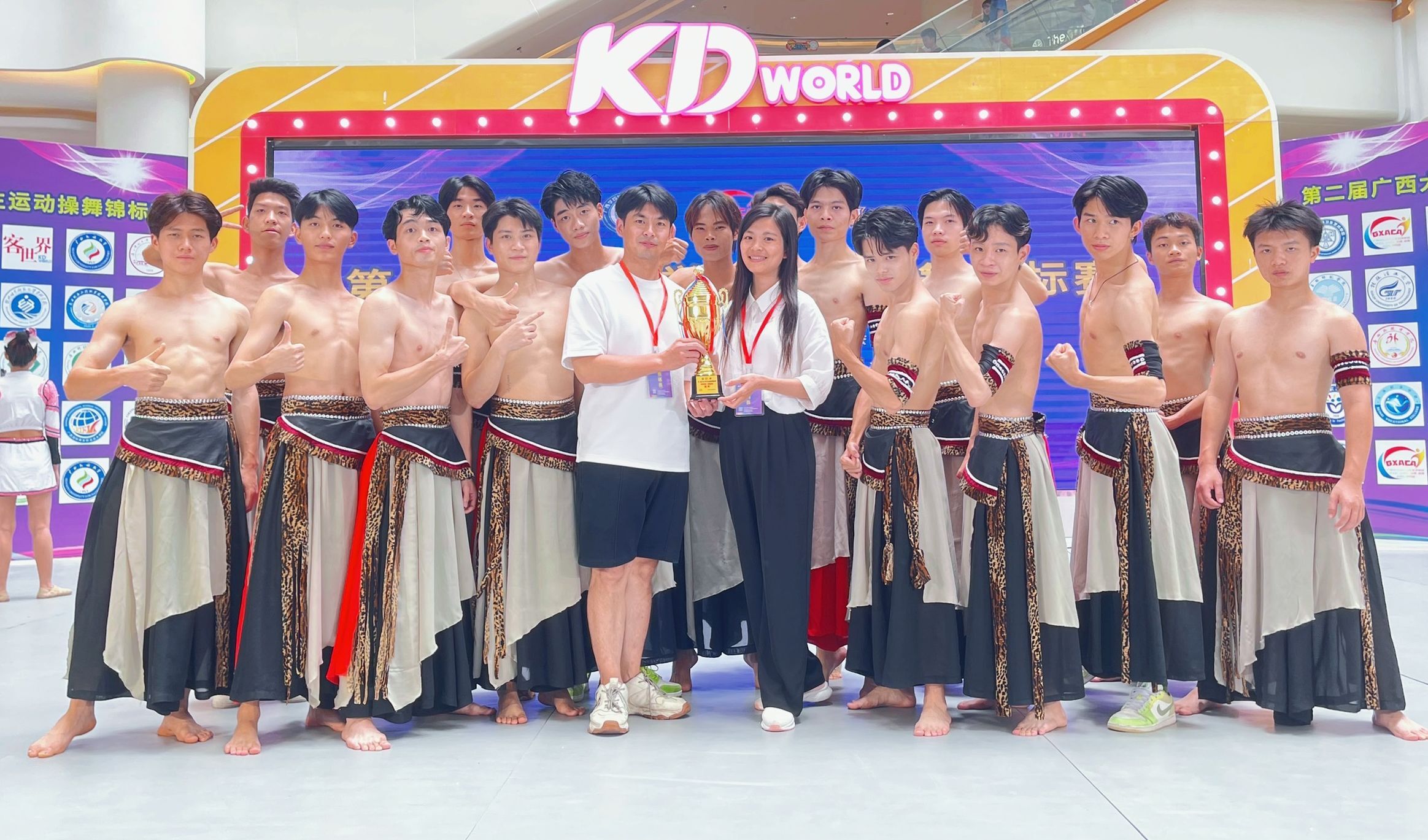 法甲比赛下注平台(中国)有限公司学子在第二届广西大学生运动操舞锦标赛中荣获民族民间舞赛项第一名
